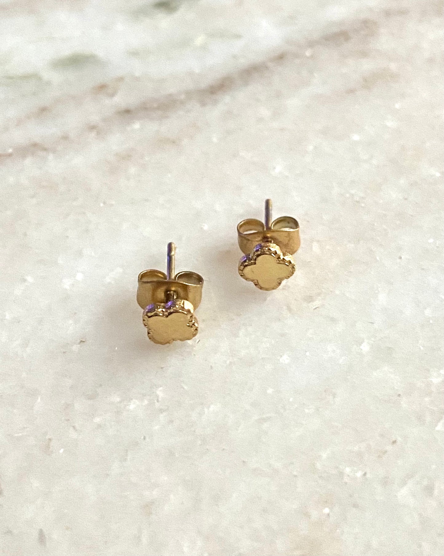 Small ‘luck’ oorbellen goud