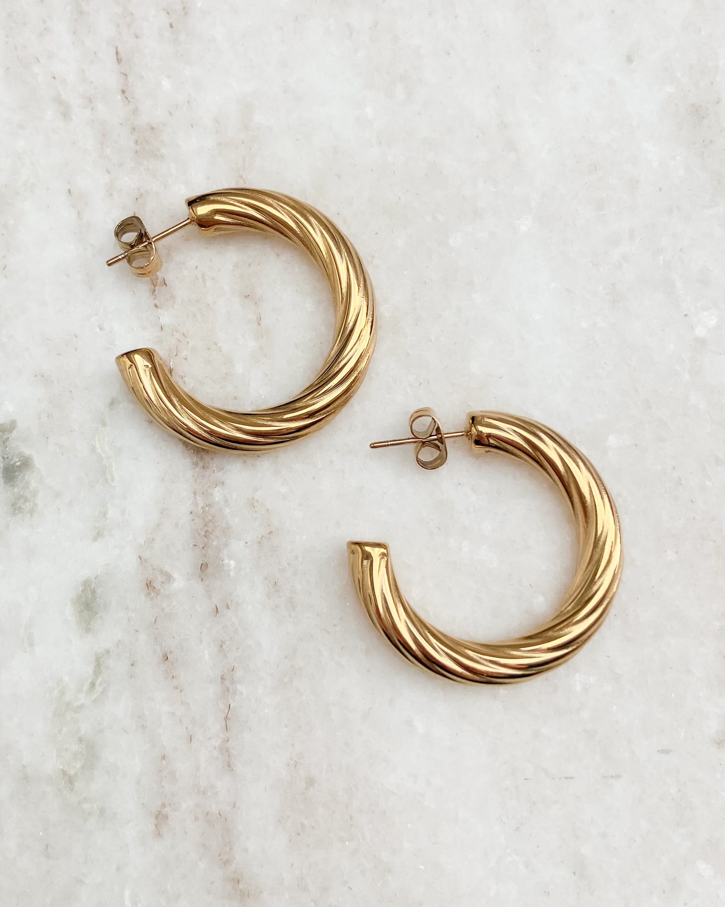 ‘Hoops’ earrings goud