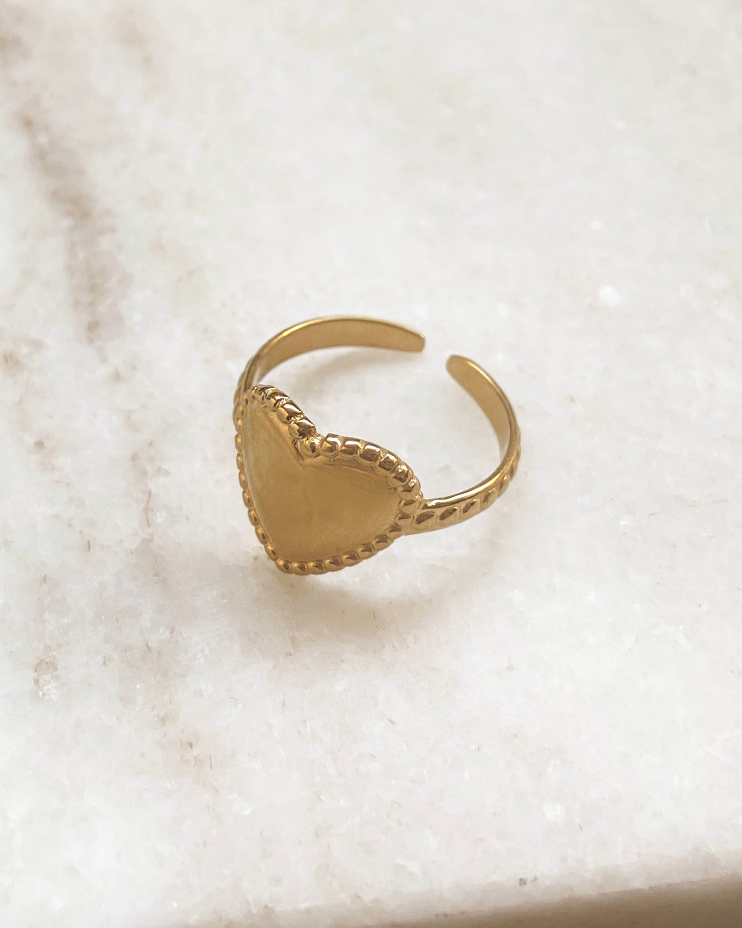 ‘Faith’ ring goud