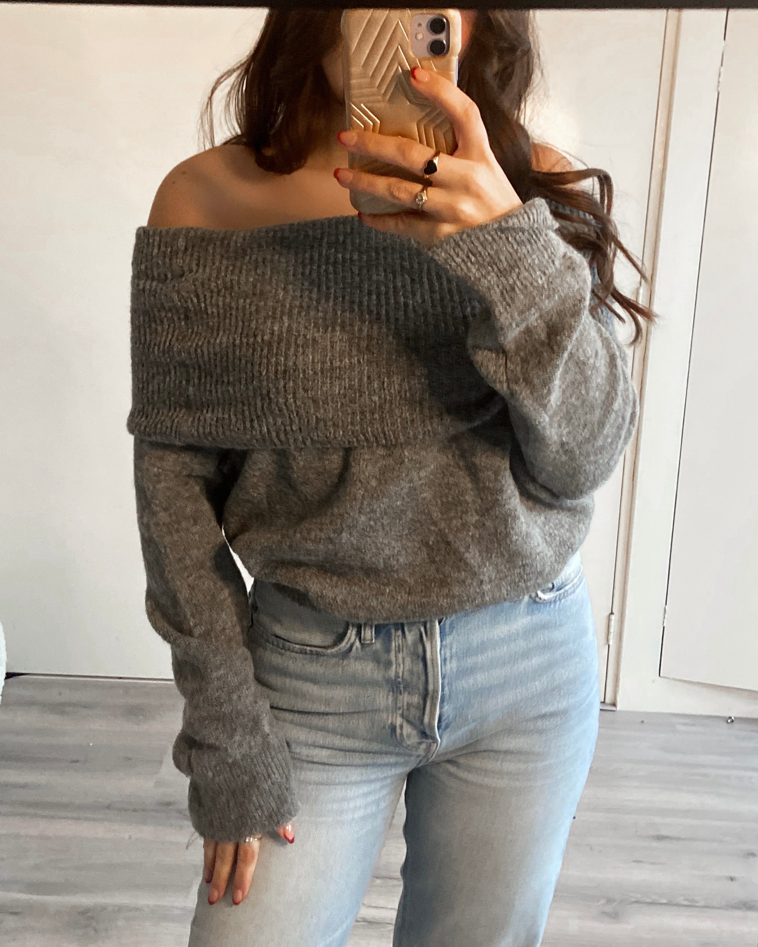 ‘Cozy days’ off shoulder sweater grey